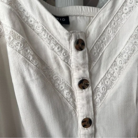 Pretty camisole top - Picture 2 of 8